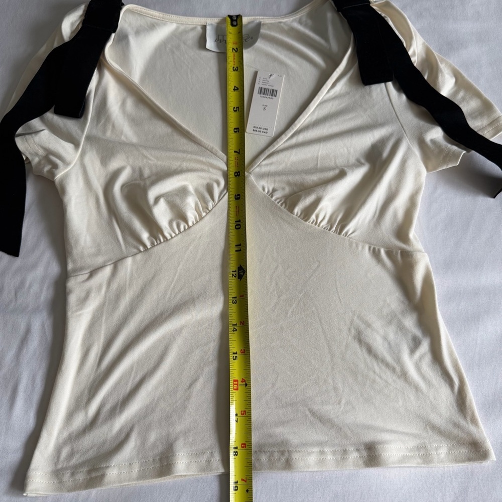 NWT Mare Mare x Anthropologie Black Bow Shoulder White V-Neck Short Sleeve Top - Picture 15 of 16